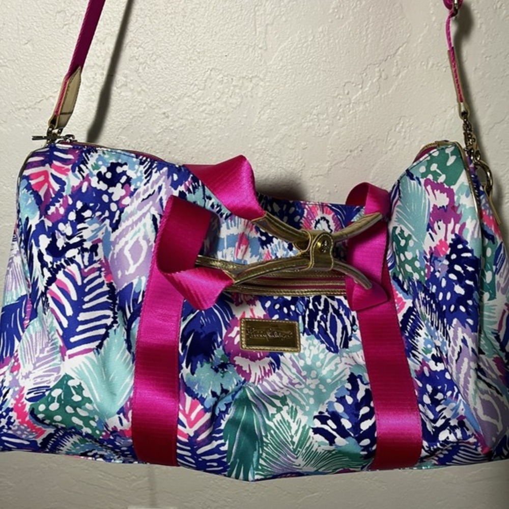 Lilly Pulitzer Travel Weekender Bag Duffle Quill Out Hot Pink Trim Zipper Top